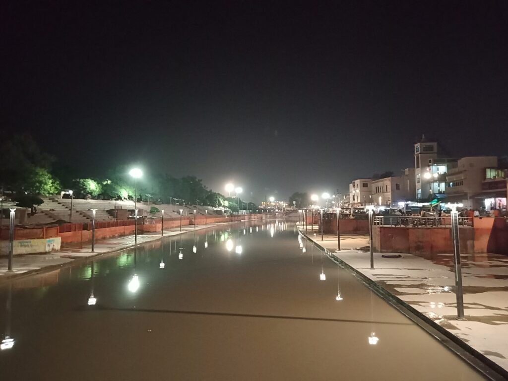 
Ram ki paidi at night